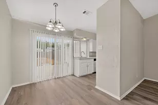 9839 Glengreen Dr, Dallas, TX 75217 - Photo 12