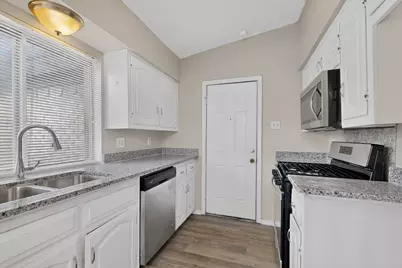 9839 Glengreen Drive, Dallas, TX 75217 - Photo 14