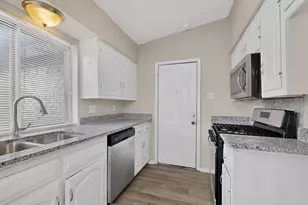 9839 Glengreen Dr, Dallas, TX 75217 - Photo 14