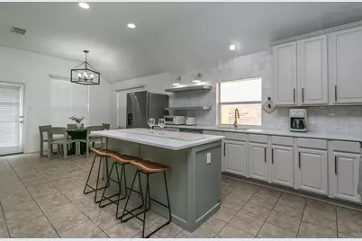 2615 Fox Creek Trail, Arlington, TX 76017 - Photo 2