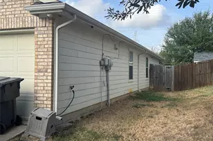 1879 Sea Gull Dr, Dallas, TX 75051 - Photo 4