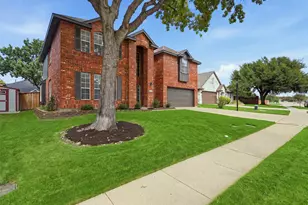 904 Yukon Dr, Lewisville, TX 75077 - Photo 2