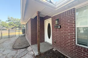 121 N 24th St, Corsicana, TX 75110 - Photo 4