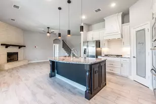 505 Livia St, Burleson, TX 76028 - Photo 8