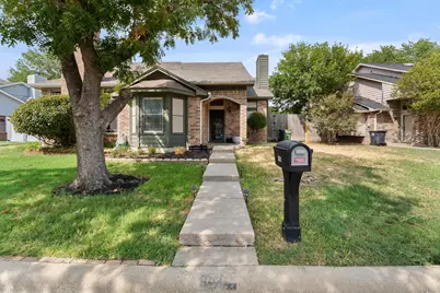 831 Valleybrooke Drive, Arlington, TX 76001 - Photo 2