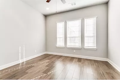 636 Courtyard Lane, Irving, TX 75039 - Photo 2