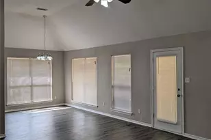 4901 Dax Dr, Fort Worth, TX 76135 - Photo 2