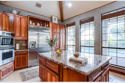 9812 Canyon Crest Circle, Irving, TX 75063 - Photo 6