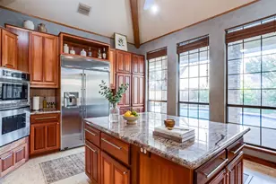 9812 Canyon Crest Cir, Irving, TX 75063 - Photo 6