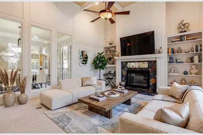 9812 Canyon Crest Circle, Irving, TX 75063 - Photo 4