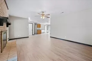 1206 Oakbluff Dr, Lancaster, TX 75146 - Photo 6