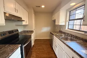 615 Lost Springs Ct, Arlington, TX 76012 - Photo 8