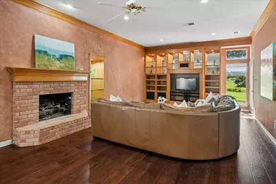 2204 Creekside Circle S, Irving, TX 75063 - Photo 16