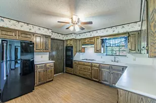 118 Spring Lake Dr, Lacy Lakeview, TX 76705 - Photo 8