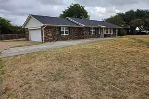 204 Mockingbird Ln, Weatherford, TX 76086 - Photo 2