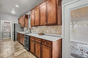 105 Water Ln, Crowley, TX 76036 - Photo 8