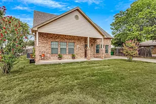 105 Water Ln, Crowley, TX 76036 - Photo 2