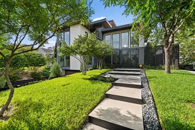 423 W Colorado Boulevard, Dallas, TX 75208 - Photo 2