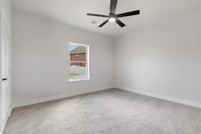 2600 Almanzor Avenue, Irving, TX 75062 - Photo 32