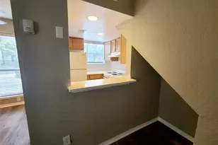 1901 N Fitzhugh Ave, Dallas, TX 75204 - Photo 10