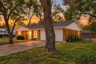 511 N Cherry St, Aubrey, TX 76227 - Photo 2