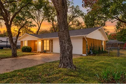 511 N Cherry Street, Aubrey, TX 76227 - Photo 2