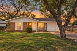 511 N Cherry St, Aubrey, TX 76227 - Photo 1