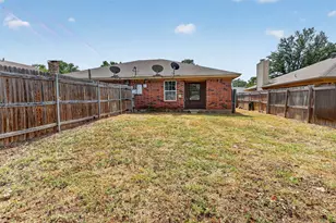 1805 McQueary St, Arlington, TX 76012 - Photo 16