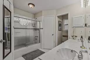 5221 Wood Creek Ln, Garland, TX 75044 - Photo 14
