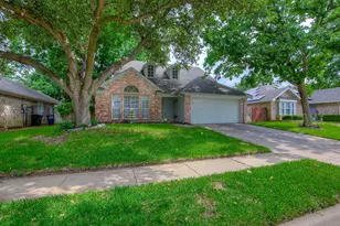 230 Brittany Dr, Euless, TX 76039 - Photo 2