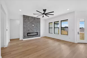 1644 W Wintergreen Rd, Lancaster, TX 75134 - Photo 8