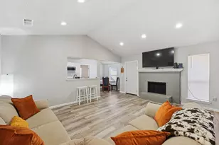 2306 Carol Good Ln, Carrollton, TX 75006 - Photo 6