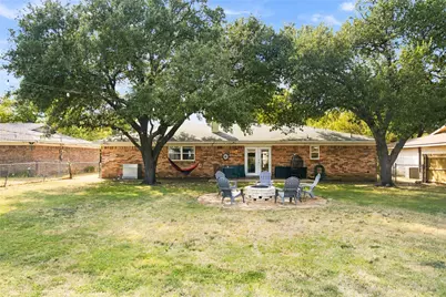 1117 Cozby Street E, Benbrook, TX 76126 - Photo 16