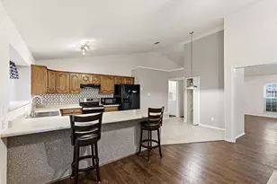 1705 Sandy Point Ct, Arlington, TX 76018 - Photo 14