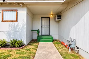 4131 Soloman Dr, Dallas, TX 75212 - Photo 10