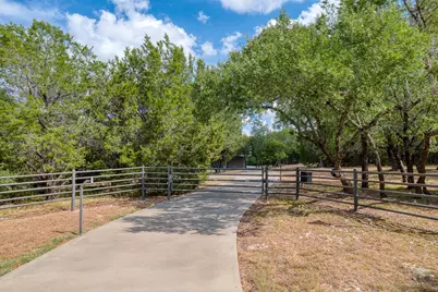 400 Hali Brooke Drive, China Spring, TX 76633 - Photo 4