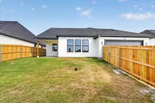 1656 W Wintergreen Rd, Lancaster, TX 75134 - Photo 28
