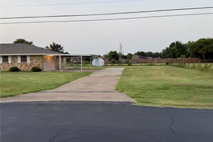 1729 Vicky Ln, Grand Prairie, TX 75052 - Photo 6