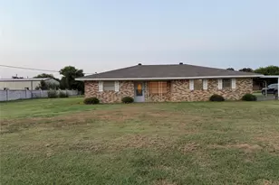 1729 Vicky Ln, Grand Prairie, TX 75052 - Photo 1