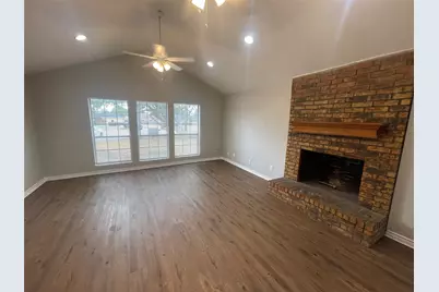 504 W Jay Court, DeSoto, TX 75115 - Photo 2