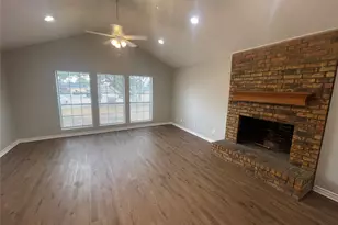 504 W Jay Ct, DeSoto, TX 75115 - Photo 2