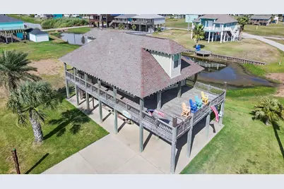 2009 Lakeview, Crystal Beach, TX 77650 - Photo 2