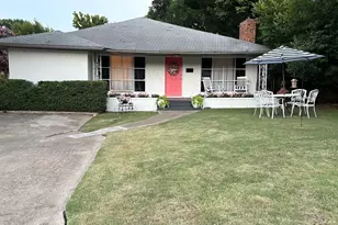 1406 Eastus Dr, Dallas, TX 75208 - Photo 1