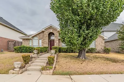 2722 Kingswood Boulevard, Grand Prairie, TX 75052 - Photo 1