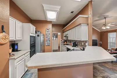 2722 Kingswood Boulevard, Grand Prairie, TX 75052 - Photo 8