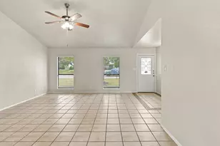 125 Rustic Ridge Dr, Garland, TX 75040 - Photo 4
