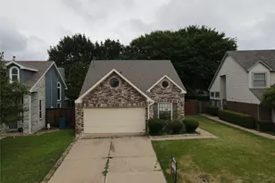 2083 Sundance Ct, Lewisville, TX 75067 - Photo 2