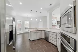 3402 Blue Forest Dr, Arlington, TX 76001 - Photo 12