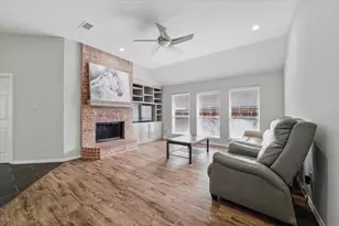 3402 Blue Forest Dr, Arlington, TX 76001 - Photo 4