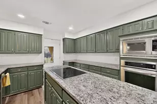 2008 Turf Club Dr, Arlington, TX 76017 - Photo 8